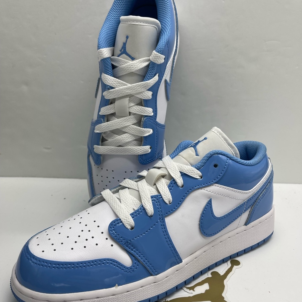 Jordan WMNS AIR JORDAN 1 LOW SE
WHITE/LEGEND BLUE FZ3929 114
Sneakers - Picture 15 of 16
